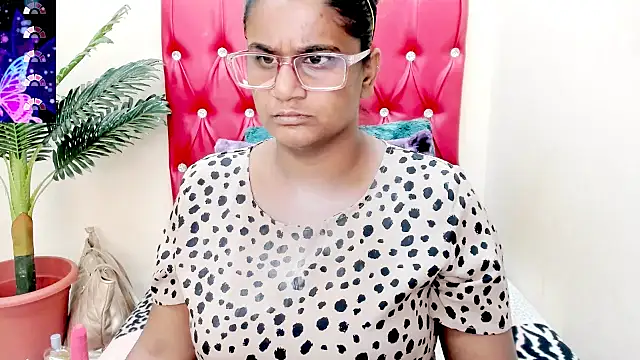 Snapshot of Strawberry_Lips chatting on 10.27.25 Strawberry Lips online show from 10.27.25