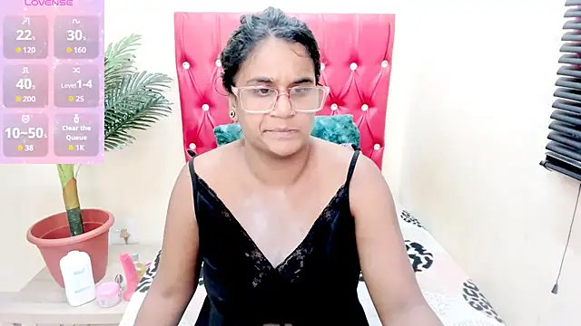 Snapshot of Strawberry_Lips chatting on 11.01.25 Strawberry Lips online show from 11.01.25