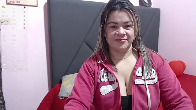 Snapshot of pamela_echeverria chatting on 10.01.25 pamela echeverria online show from 10.01.25