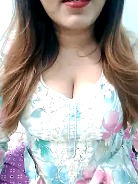 Snapshot of Suhana_Darling chatting on 10.13.25 Suhana Darling online show from 10.13.25