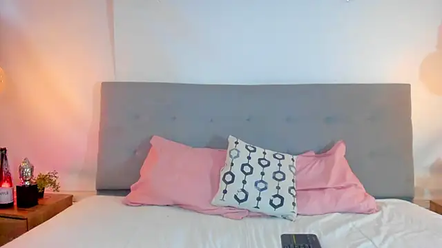 Snapshot of Luna_Claire chatting on 10.03.25 Luna Claire online show from 10.03.25