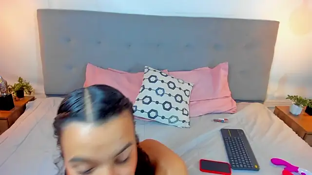 Snapshot of Luna_Claire chatting on 10.12.25 Luna Claire online show from 10.12.25