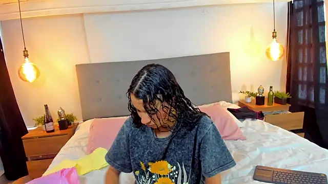 Snapshot of Luna_Claire chatting on 10.27.25 Luna Claire online show from 10.27.25