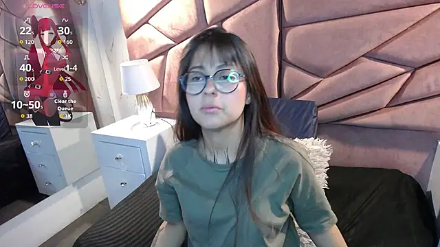 sophiaa 7 online show from 10.15.25