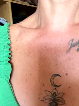 Snapshot of spycyfanny chatting on 09.19.25 spycyfanny online show from 09.19.25