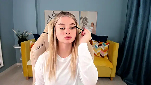 SweetyLicky online show from 10.19.25