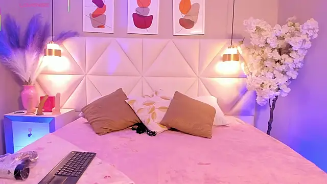 Viollet xoxo online show from 10.22.25