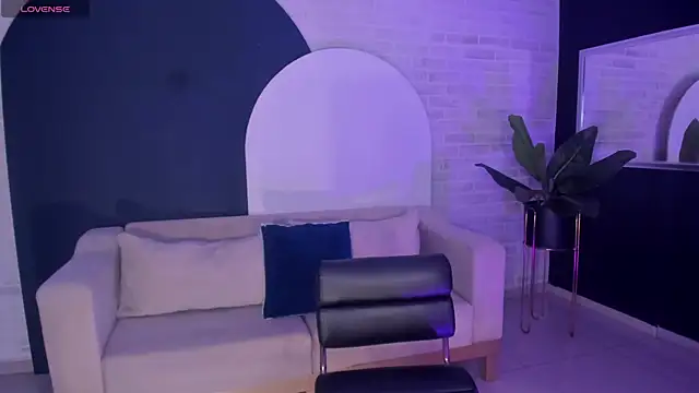 MiaLaurence online show from 03.13.26