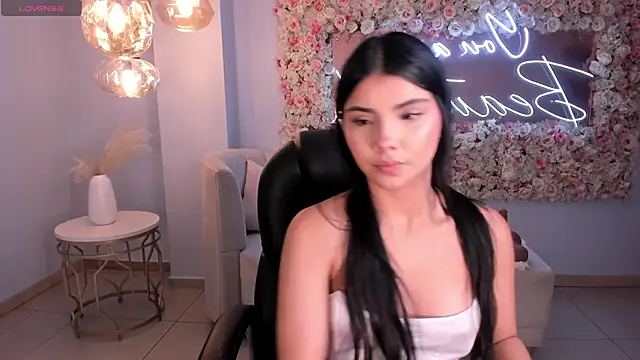 MiaLaurence online show from 03.26.26