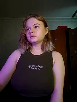 Snapshot of SlipperSherry chatting on 11.15.25 SlipperSherry online show from 11.15.25