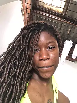 Snapshot of MichellePose chatting on 10.23.25 MichellePose online show from 10.23.25