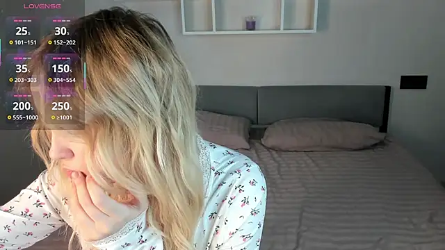 Julliakoill online show from 10.25.25