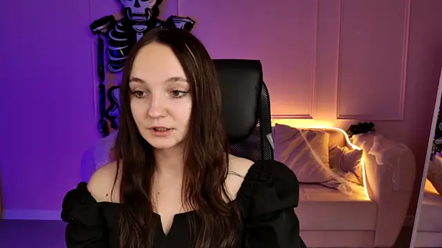 ameliaglamour online show from 10.24.25