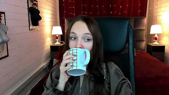 ameliaglamour online show from 11.18.25