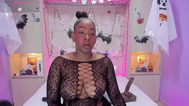 CassiieLondon online show from 10.23.25