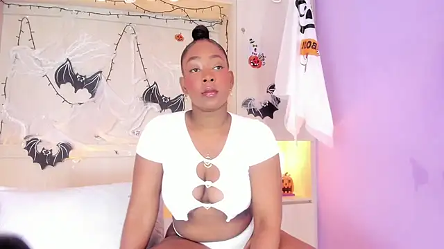 CassiieLondon online show from 10.25.25