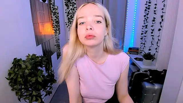 Snapshot of BellaMontgomery chatting on 06.07.26 BellaMontgomery online show from 06.07.26