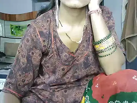 Snapshot of ROSE_GOLDE chatting on 06.19.26 ROSE GOLDE online show from 06.19.26