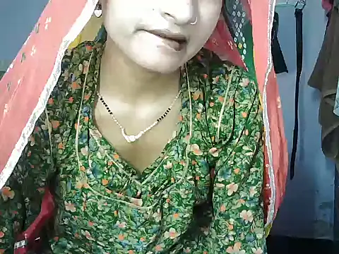 Snapshot of ROSE_GOLDE chatting on 06.23.26 ROSE GOLDE online show from 06.23.26