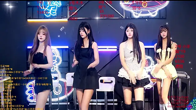 Snapshot of EYgirl222 chatting on 09.18.25 EYgirl222 online show from 09.18.25