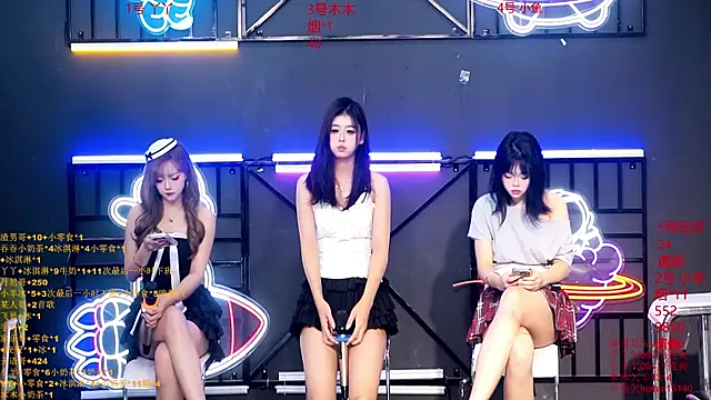 Snapshot of EYgirl222 chatting on 09.30.25 EYgirl222 online show from 09.30.25