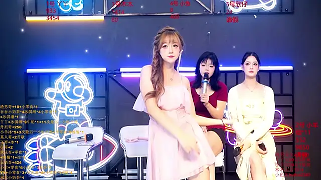 Snapshot of EYgirl222 chatting on 10.01.25 EYgirl222 online show from 10.01.25