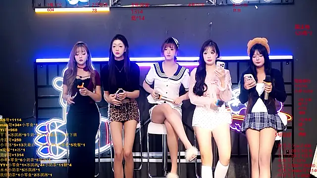 Snapshot of EYgirl222 chatting on 10.12.25 EYgirl222 online show from 10.12.25