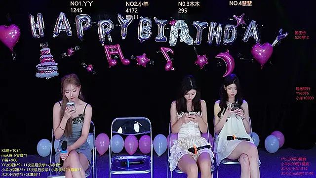 Snapshot of EYgirl222 chatting on 10.15.25 EYgirl222 online show from 10.15.25