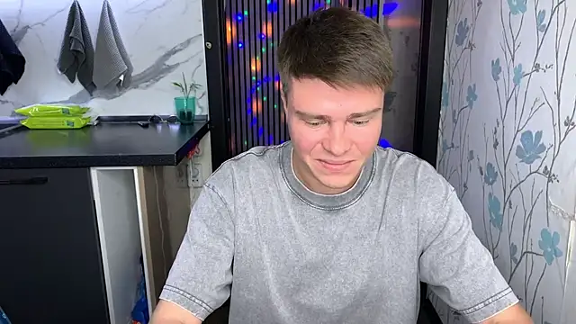 Snapshot of holy_eggs_02 chatting on 09.10.25 holy eggs 02 online show from 09.10.25