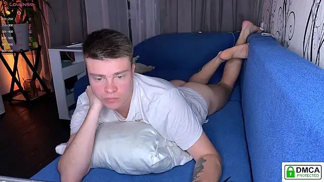 Snapshot of holy_eggs_02 chatting on 09.20.25 holy eggs 02 online show from 09.20.25