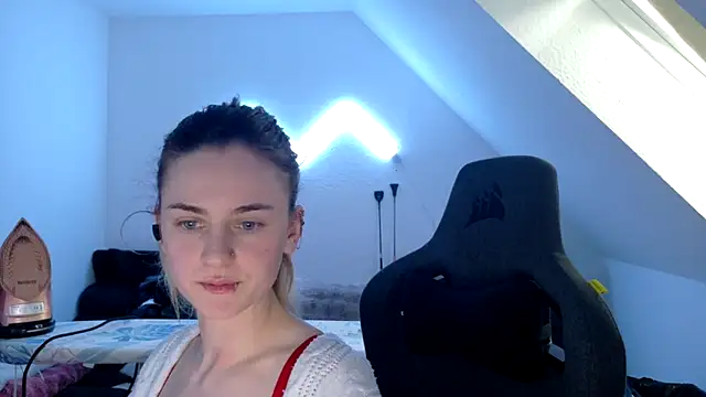 Snapshot of Melly4You chatting on 05.17.26 Melly4You online show from 05.17.26