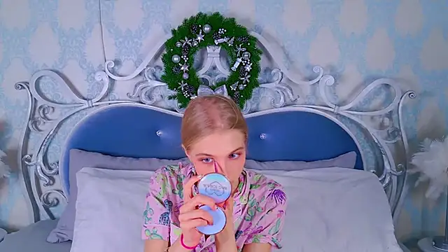 4example Chloe online show from 12.03.25