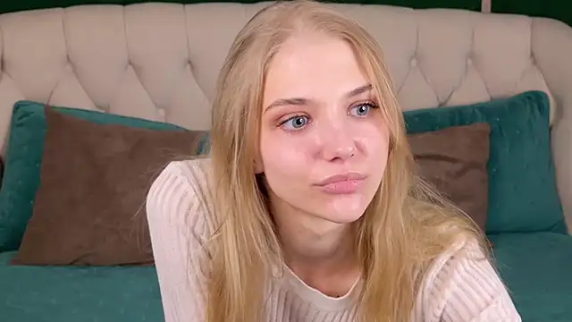 4example Chloe online show from 03.11.26