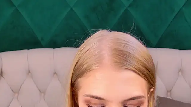 4example Chloe online show from 04.01.26