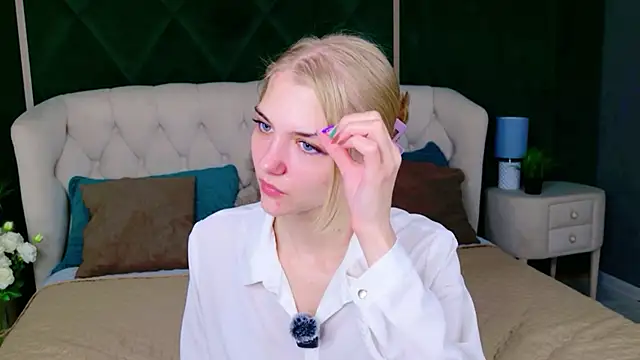 4example Chloe online show from 06.26.26