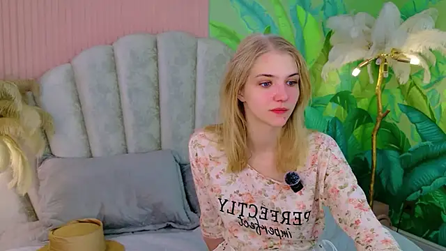 4example Chloe online show from 06.28.26