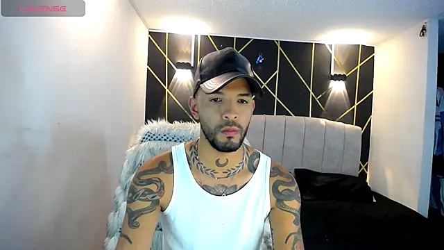 Snapshot of LickMyInk chatting on 10.18.25 LickMyInk online show from 10.18.25