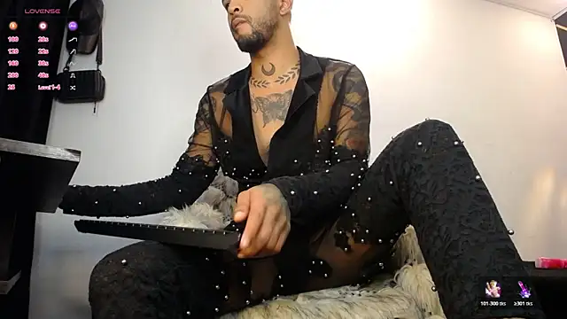 Snapshot of LickMyInk chatting on 10.19.25 LickMyInk online show from 10.19.25