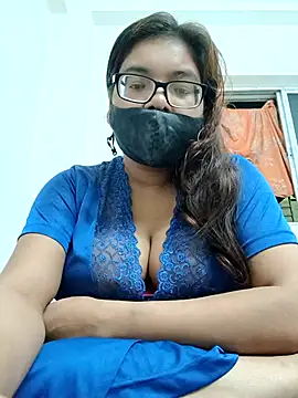 Snapshot of Elie_couple143 chatting on 10.19.25 Elie couple143 online show from 10.19.25