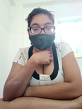 Snapshot of Elie_couple143 chatting on 10.21.25 Elie couple143 online show from 10.21.25