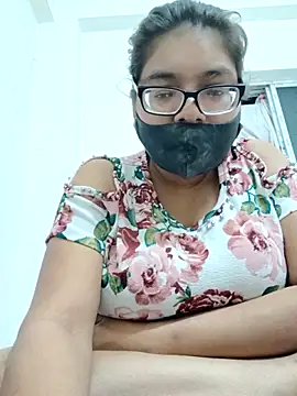 Snapshot of Elie_couple143 chatting on 10.22.25 Elie couple143 online show from 10.22.25