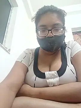 Snapshot of Elie_couple143 chatting on 10.28.25 Elie couple143 online show from 10.28.25