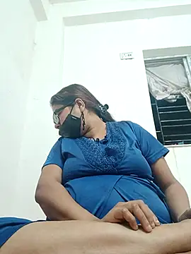 Snapshot of Elie_couple143 chatting on 11.11.25 Elie couple143 online show from 11.11.25