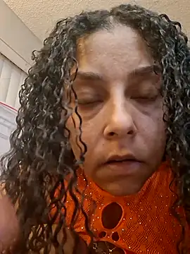 Snapshot of sweetnjuicyyy chatting on 09.30.25 sweetnjuicyyy online show from 09.30.25