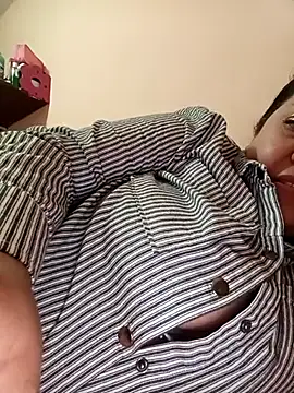 Caroomoom27 online show from 11.26.25