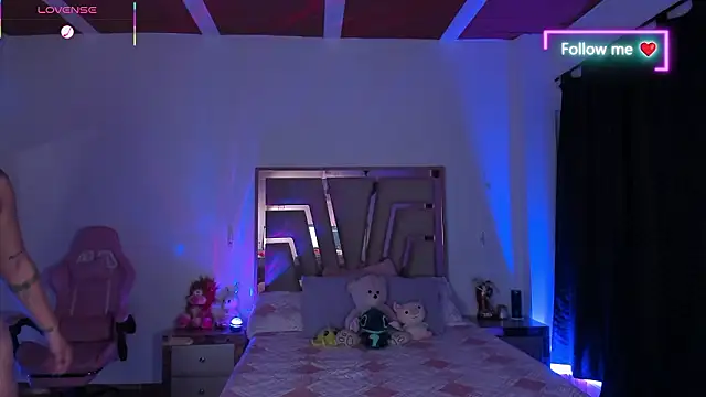 lunaarose online show from 03.04.26