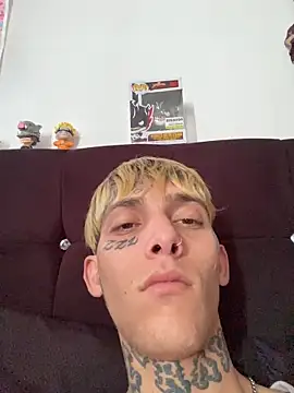 Snapshot of KinkyLatinCock chatting on 11.10.25 KinkyLatinCock online show from 11.10.25