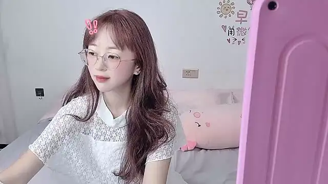 Snapshot of nini_a chatting on 10.11.25 nini a online show from 10.11.25