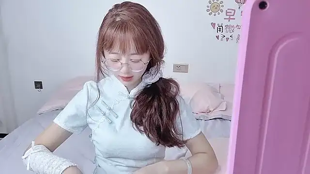 Snapshot of nini_a chatting on 10.12.25 nini a online show from 10.12.25