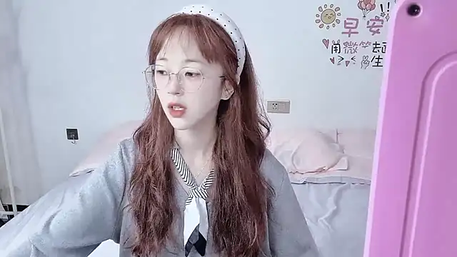 Snapshot of nini_a chatting on 10.16.25 nini a online show from 10.16.25